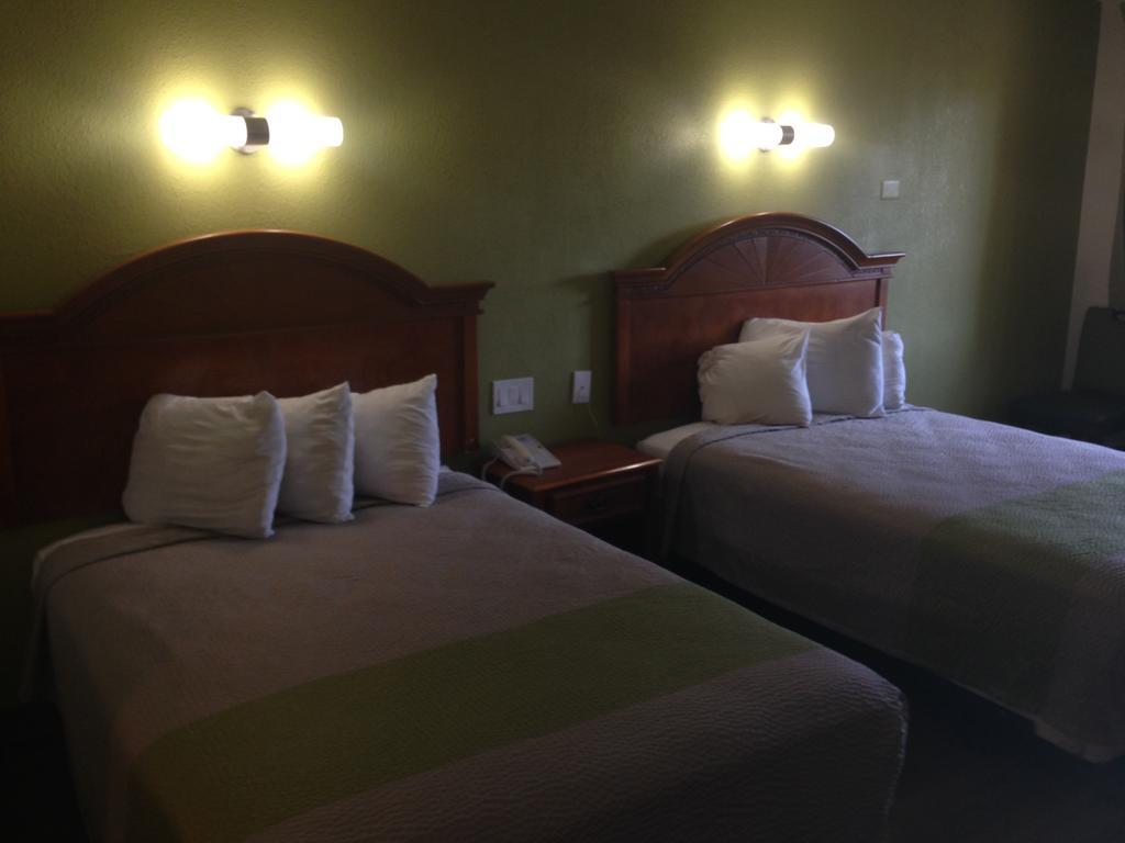 Red Carpet Inn - New Brunswick Dış mekan fotoğraf