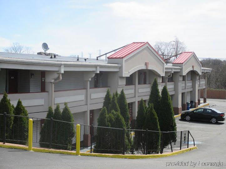 Red Carpet Inn - New Brunswick Dış mekan fotoğraf